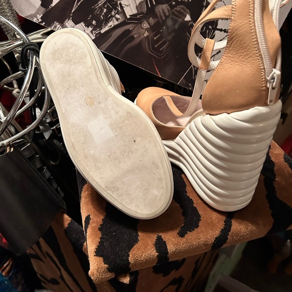 Jeffrey Campbell size 10 true to size - Picture 5 of 5